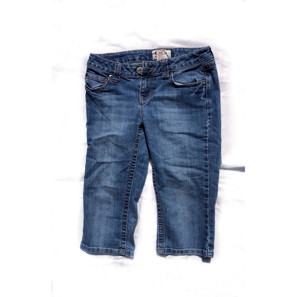 Medium Wash Capri Pants